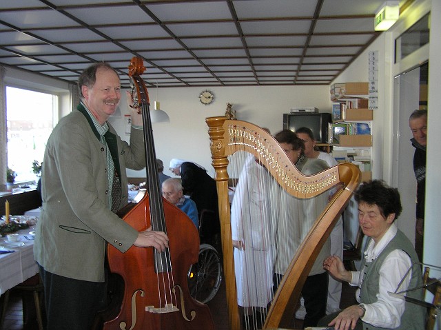 PC210114.JPG - Musizieren in der Adventszeit im Altenheim 2007