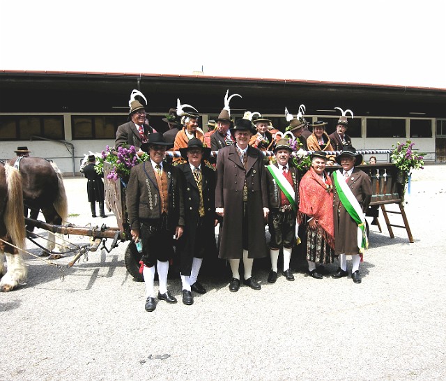 DSCN7825.JPG - Festwagen: Beim 14. Treffen der historischen Trachten in Traunstein am 25. Mai 2008